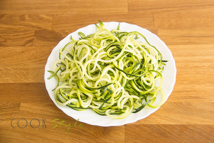 03 courgette pasta maker