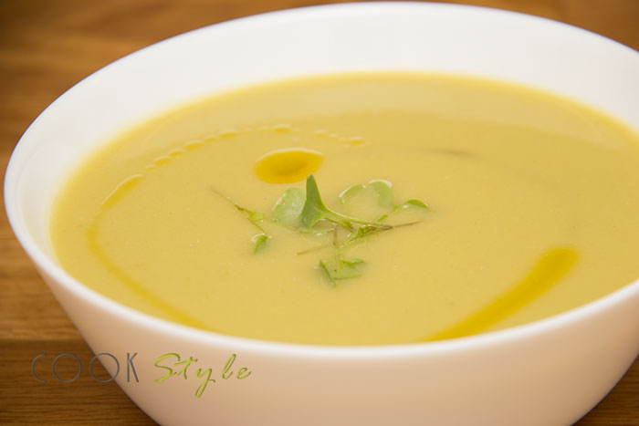 Chilled pea soup