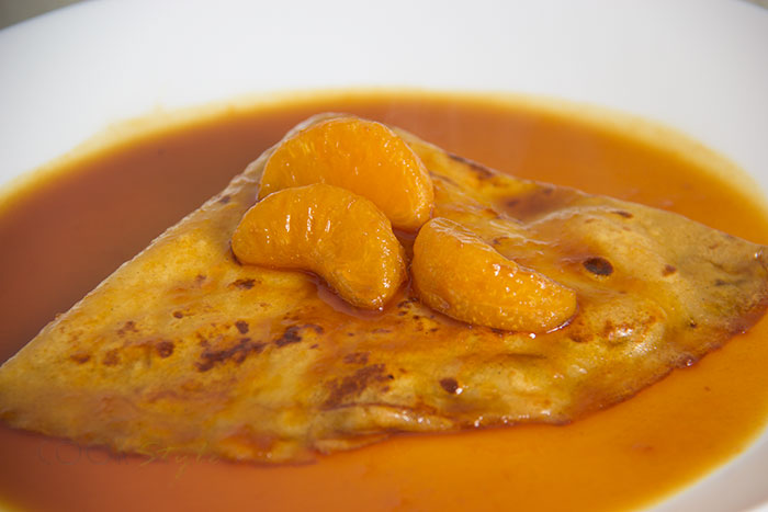 01 Crêpes Suzette recipe. Crepes with orange sauce and orange segments