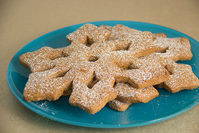 04 Snowflake cookies with cinnamon