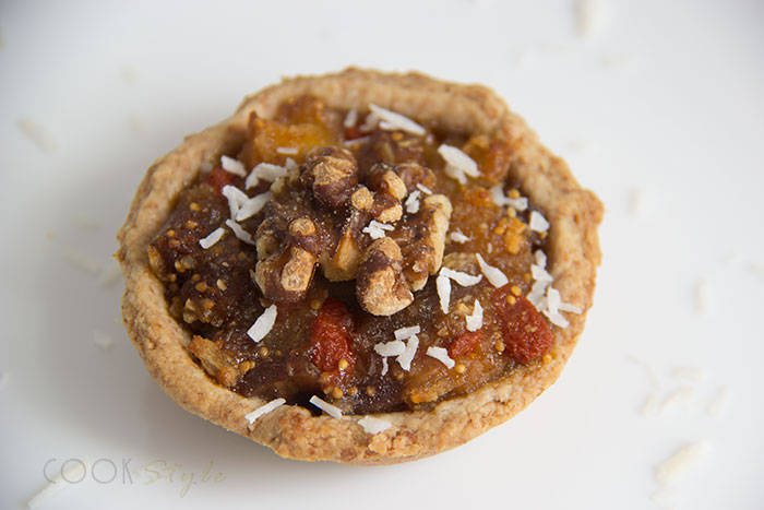 04 Vegan mince pies with pineapple, coconut and figs