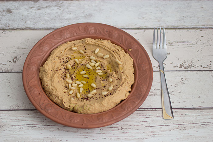 02 Houmous with sundried tomatoes