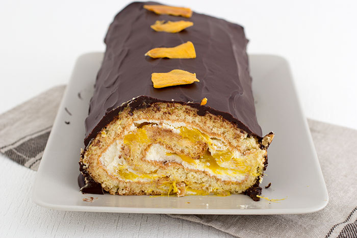 03-roulade-with-mango-and-chocolate