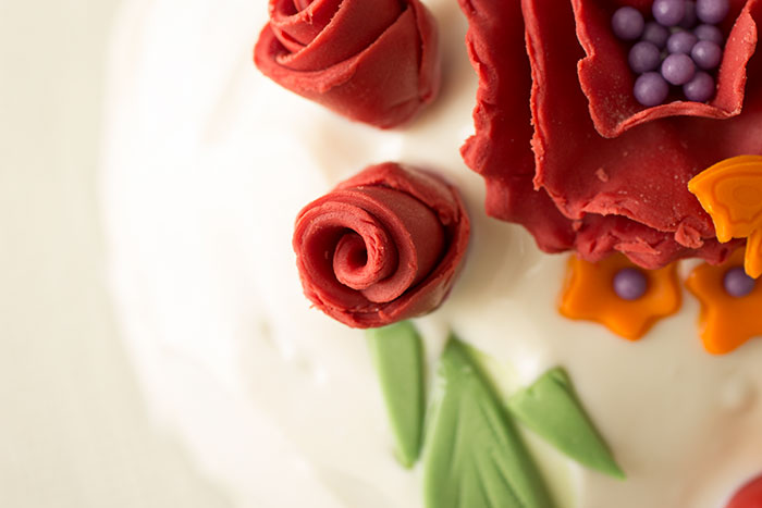 06-mathca-rose-cake