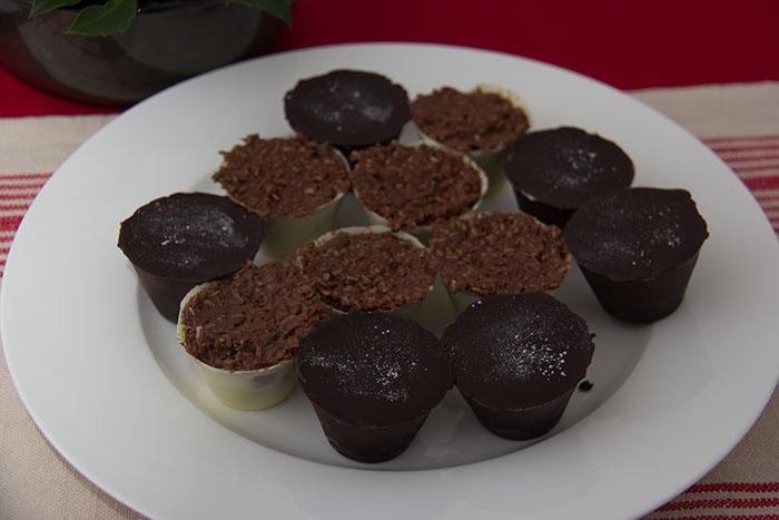 Christmas menu 2017 Chocolate cups filled with two types of cream
