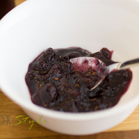 Blueberries and cardamom jam