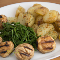 Samphire with potatoes and mushrooms