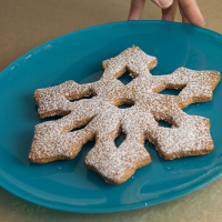 Snowflake cookies with cinnamon