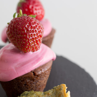 Chocolate and strawberries cupcakes