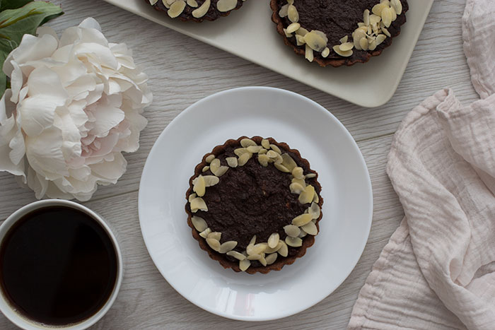 Almond Dark Chocolate Berries Pie
